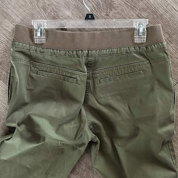 Daisy Fuentes Capri Pants - Picture 2 of 4